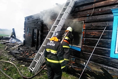 Попал в горящий дом через окно: сосед спас двух детей на пожаре в Лельчицком районе 